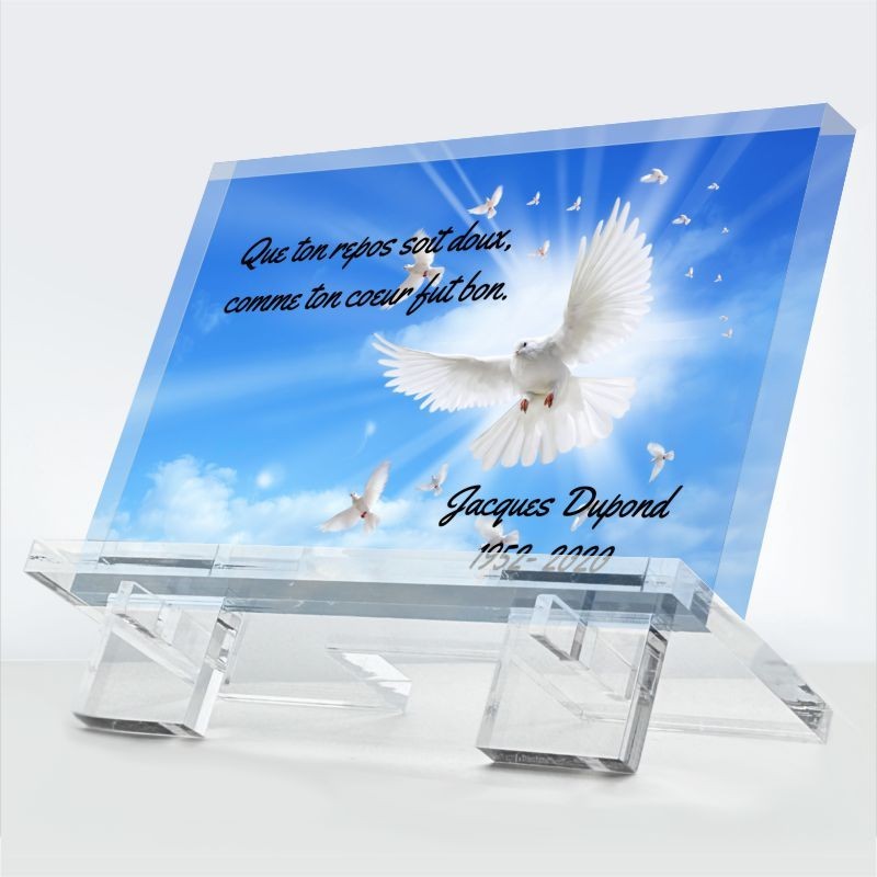 Plaque funéraire Envol paisible en plexiglas 10 mm avec colombe blanche et ciel lumineux — hommage éternel