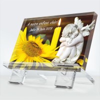 Plaque funéraire ange. Message : À notre enfant chéri avec prénom et Date. En verre acrylique de 10 mm d'épaisseur. Prix 69 €